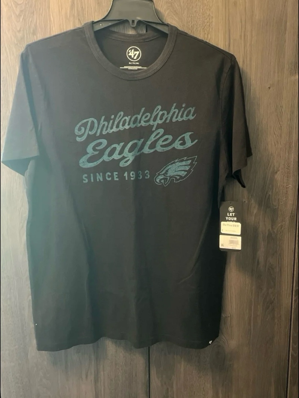 47 Men’s Philadelphia Eagles Black Graphic Tee